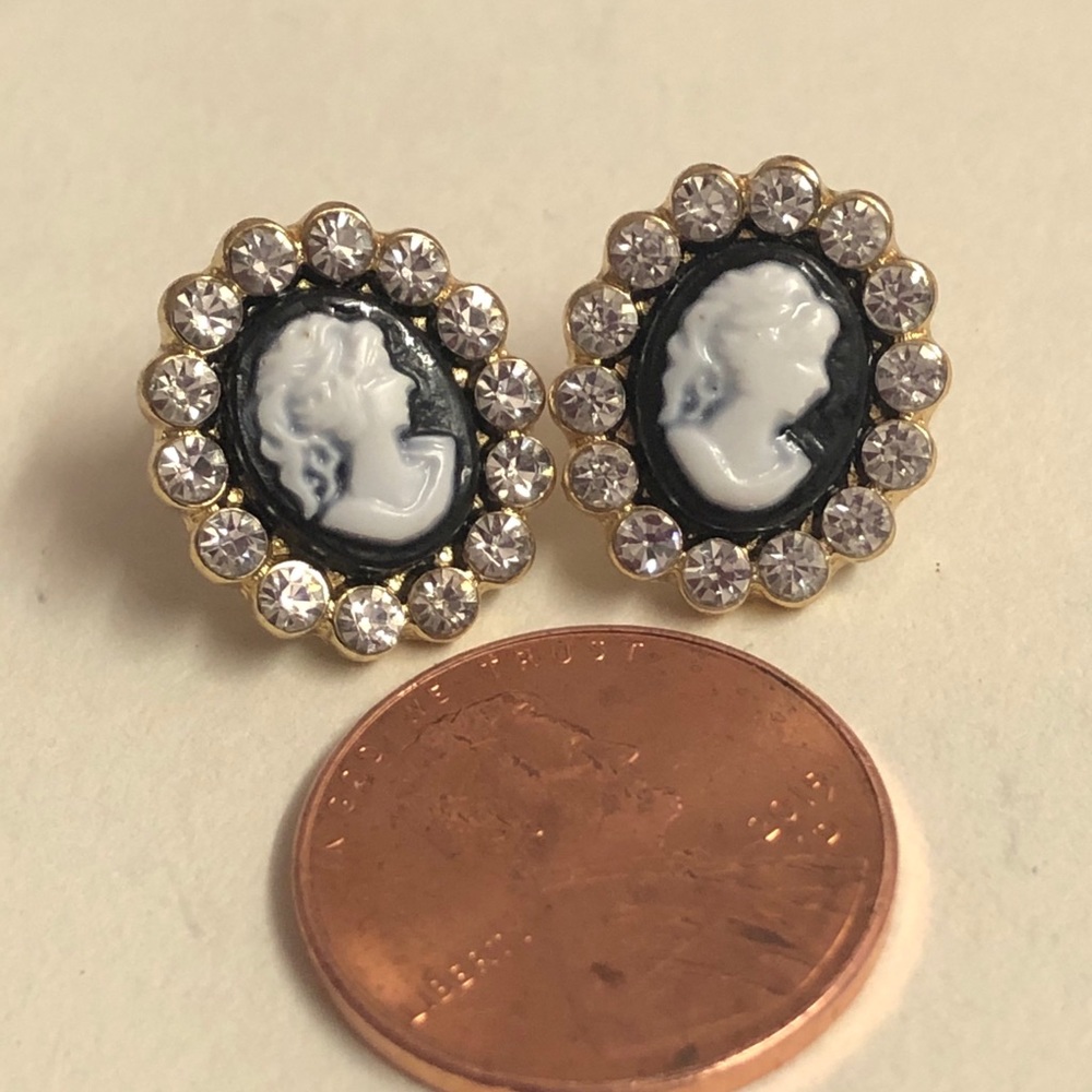 Victorian earrings - Picture 3 of 3